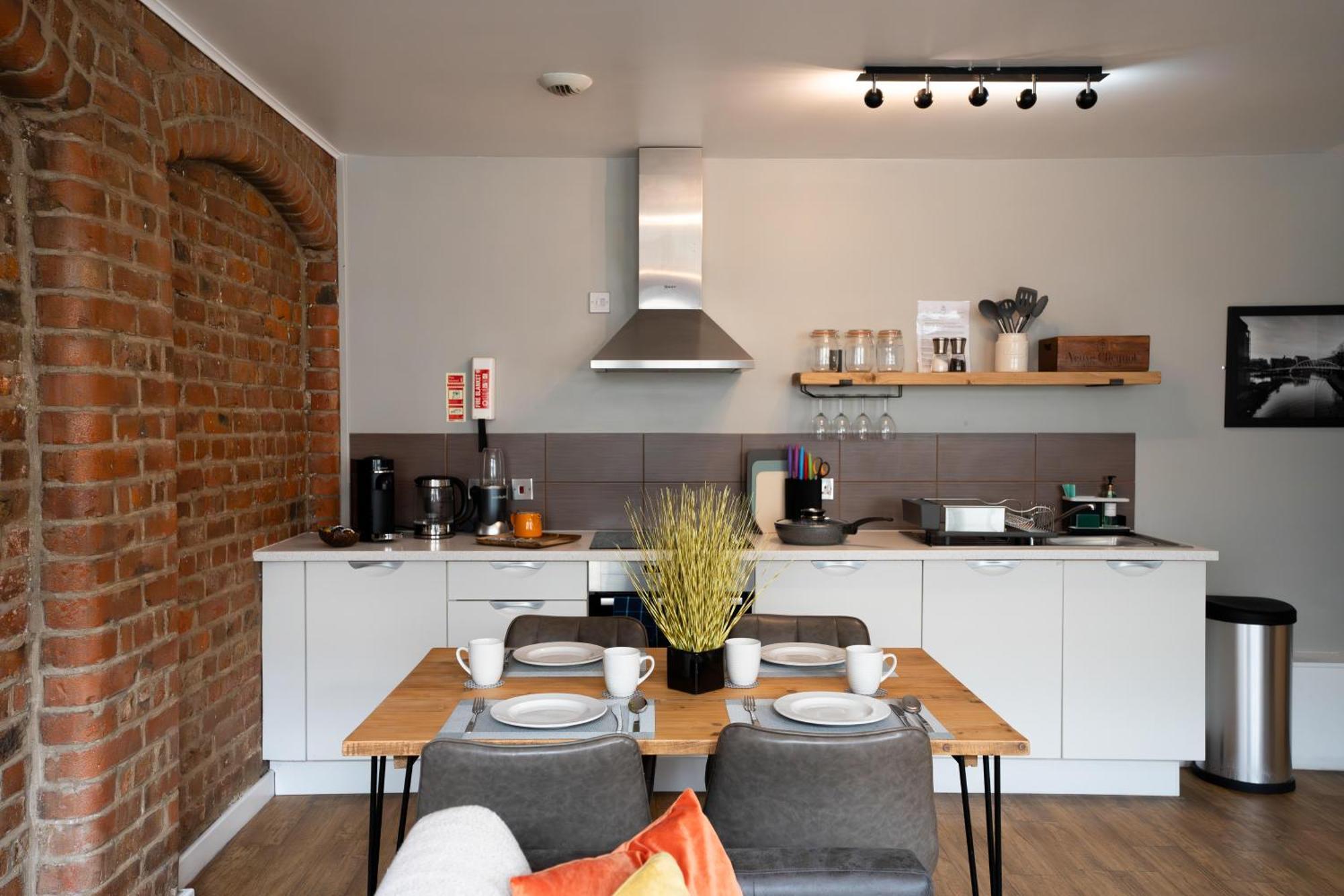 High Street Town House Aparthotel Manchester Exterior photo